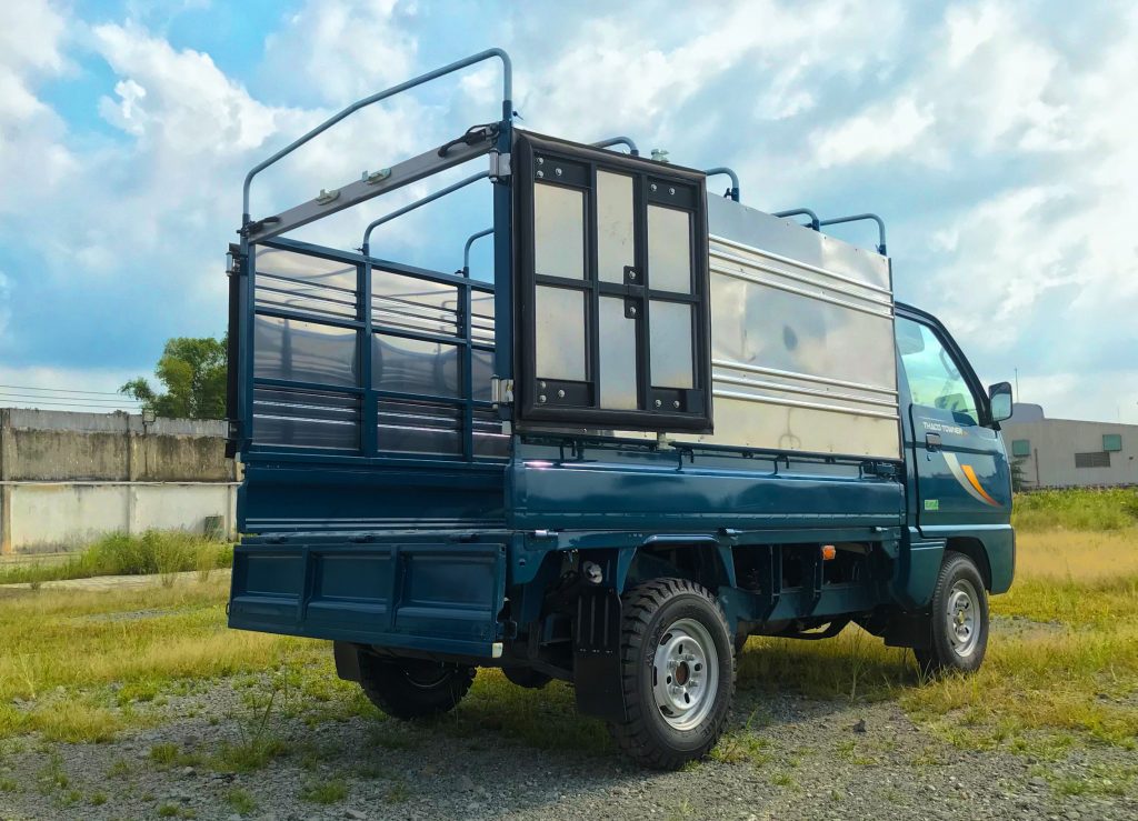 bên-trong-thùng-xe-tải-thaco-towner-800-thùng-bạt-xanh-dương