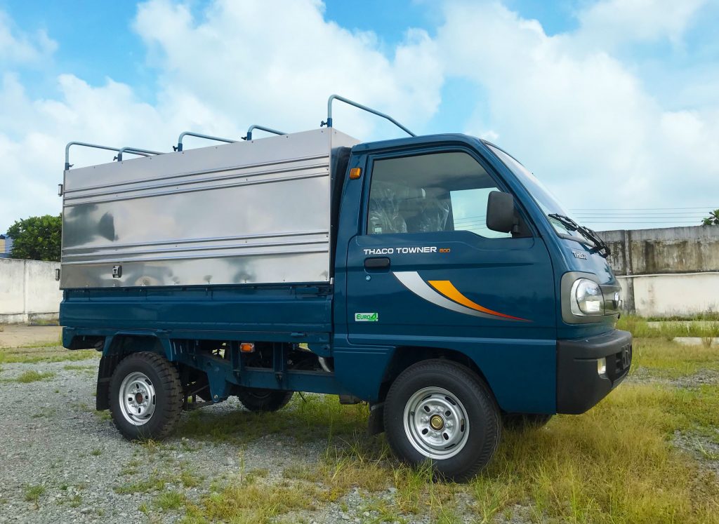 bên-hông-lơ-xe-tải-thaco-towner-800-thùng-bạt-xanh-dương