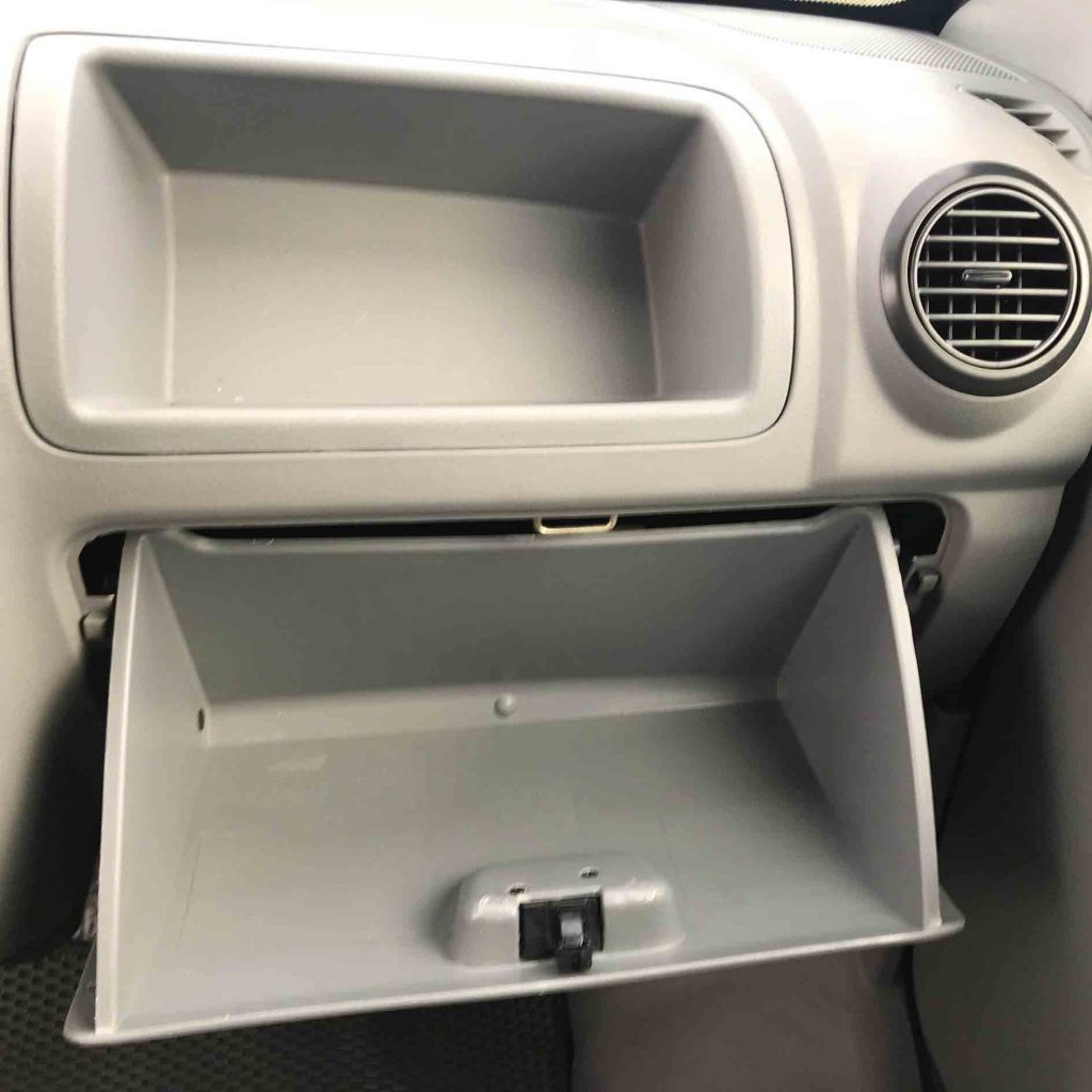 hốc đựng đồ và tủ đựng đồ xe tải nhỏ thaco towner 990