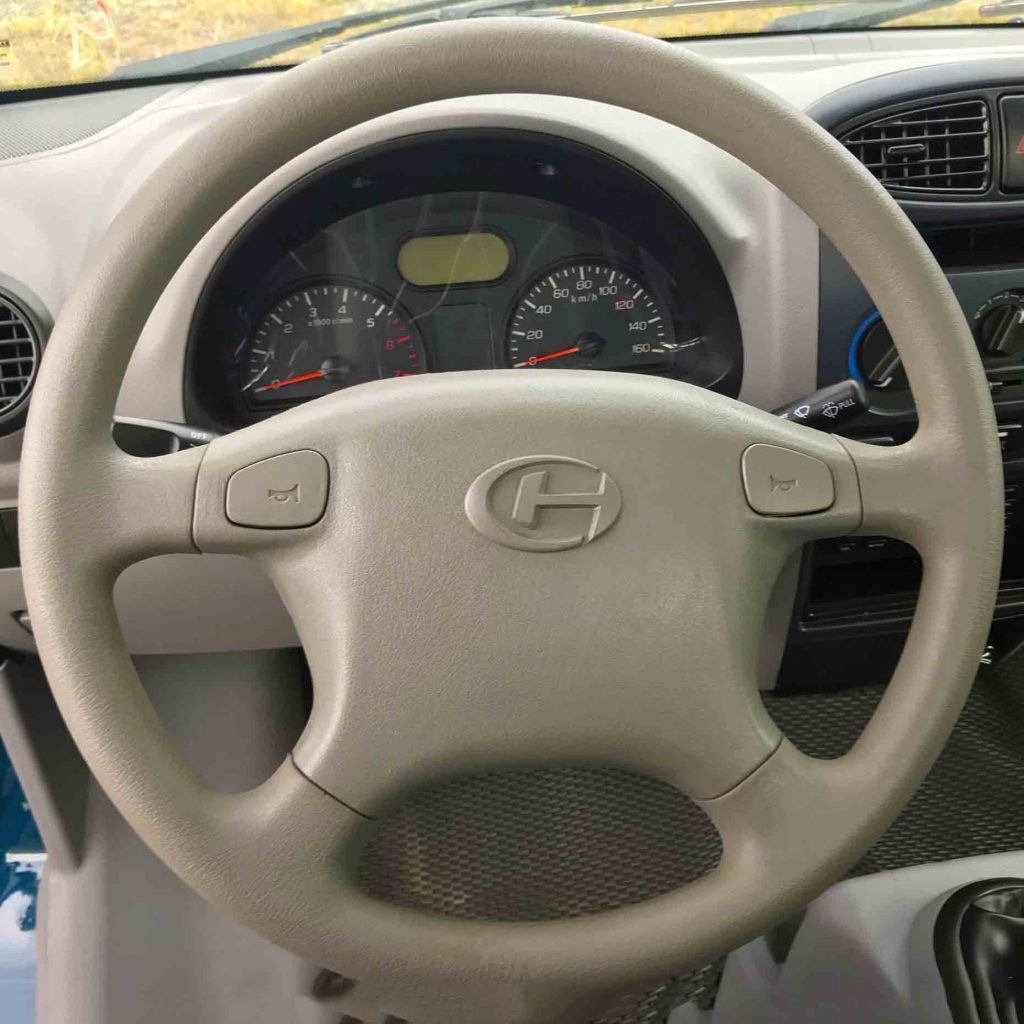 vô lăng, vị trí còi xe và đồng hồ tablo của xe tải nhỏ thaco towner 990