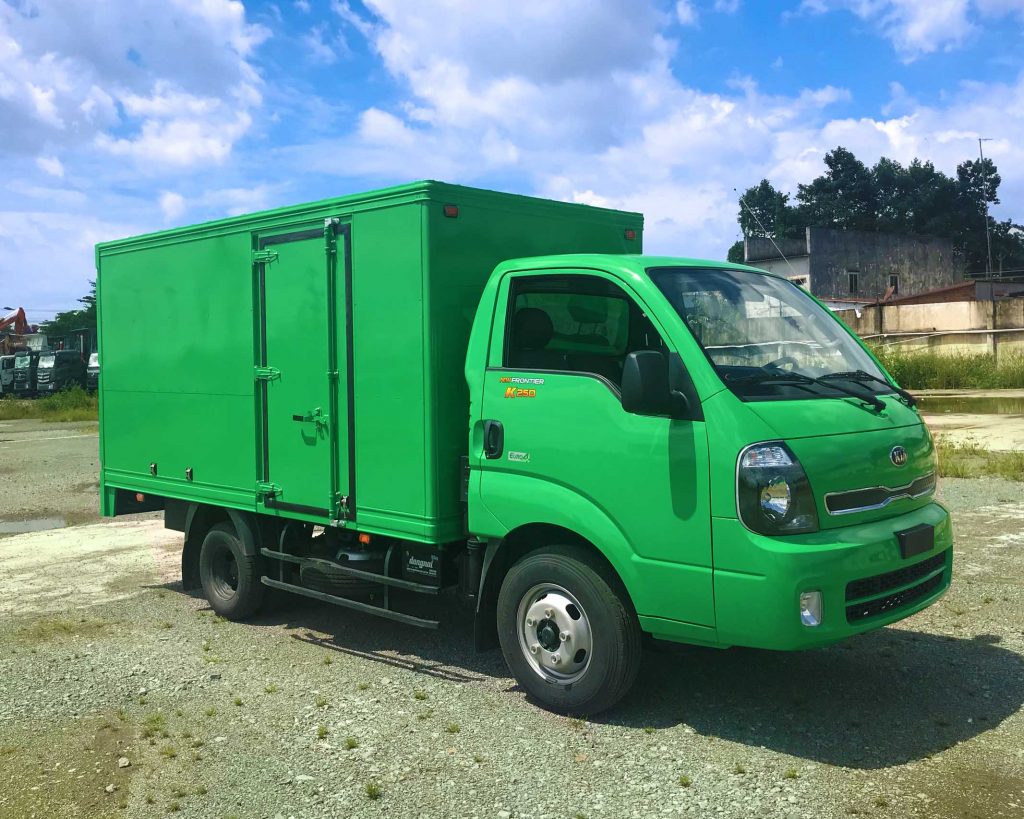 xe tải thaco kia k250 thùng kín tôn đen xanh lá