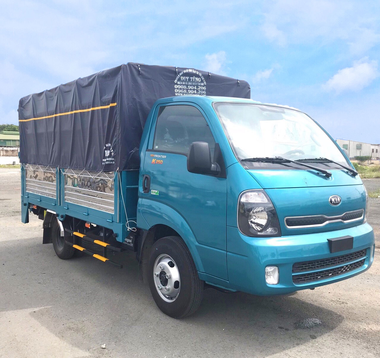Xe tải Thaco Kia K250 Thùng Bạt Bửng Nâng Xe tải Thaco Kia K250 Thùng Bạt Bửng Nâng