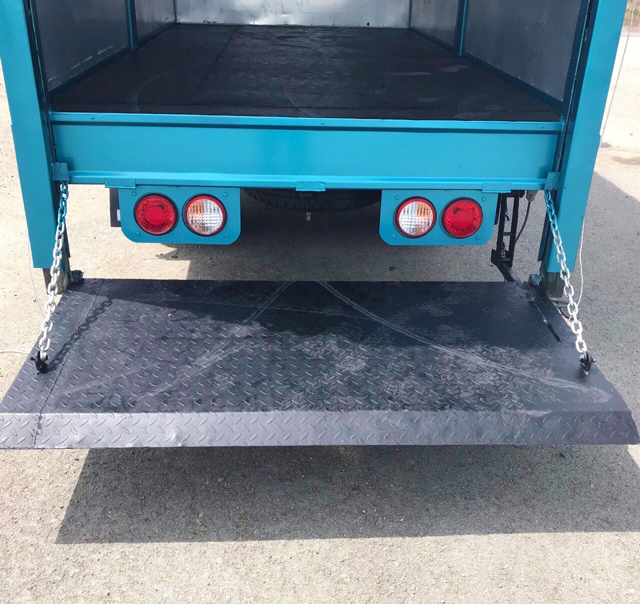 Xe tải Thaco Kia K250 Thùng Bạt Bửng Nâng Xe tải Thaco Kia K250 Thùng Bạt Bửng Nâng