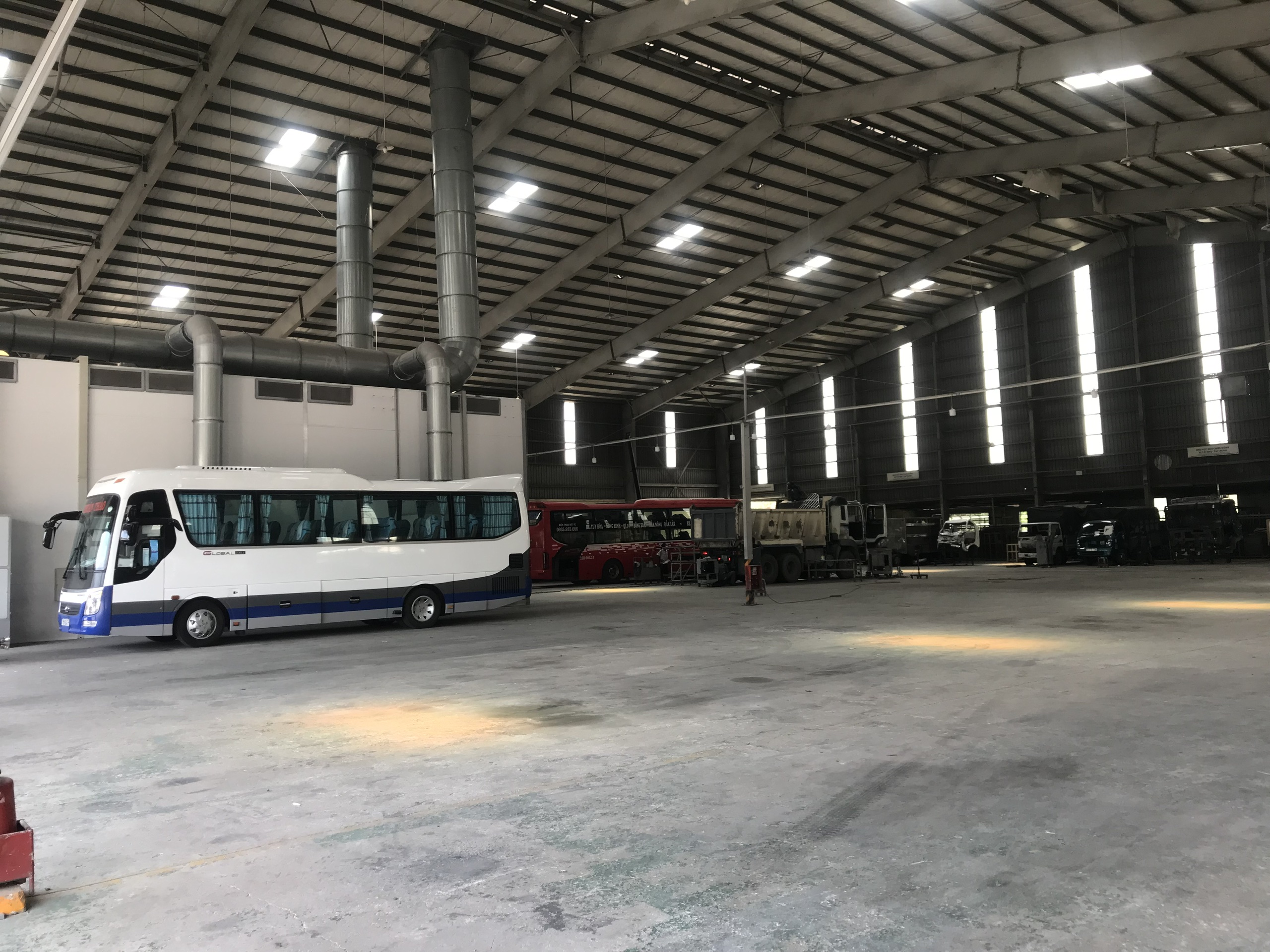 không gian xưởng đồng sơn