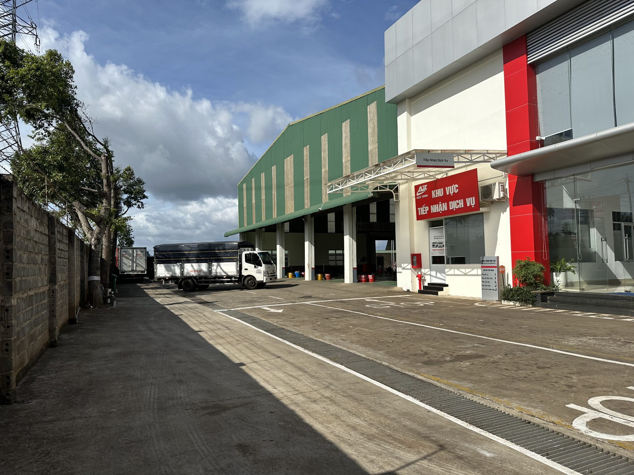 bãi đậu xe hino ngọc thành