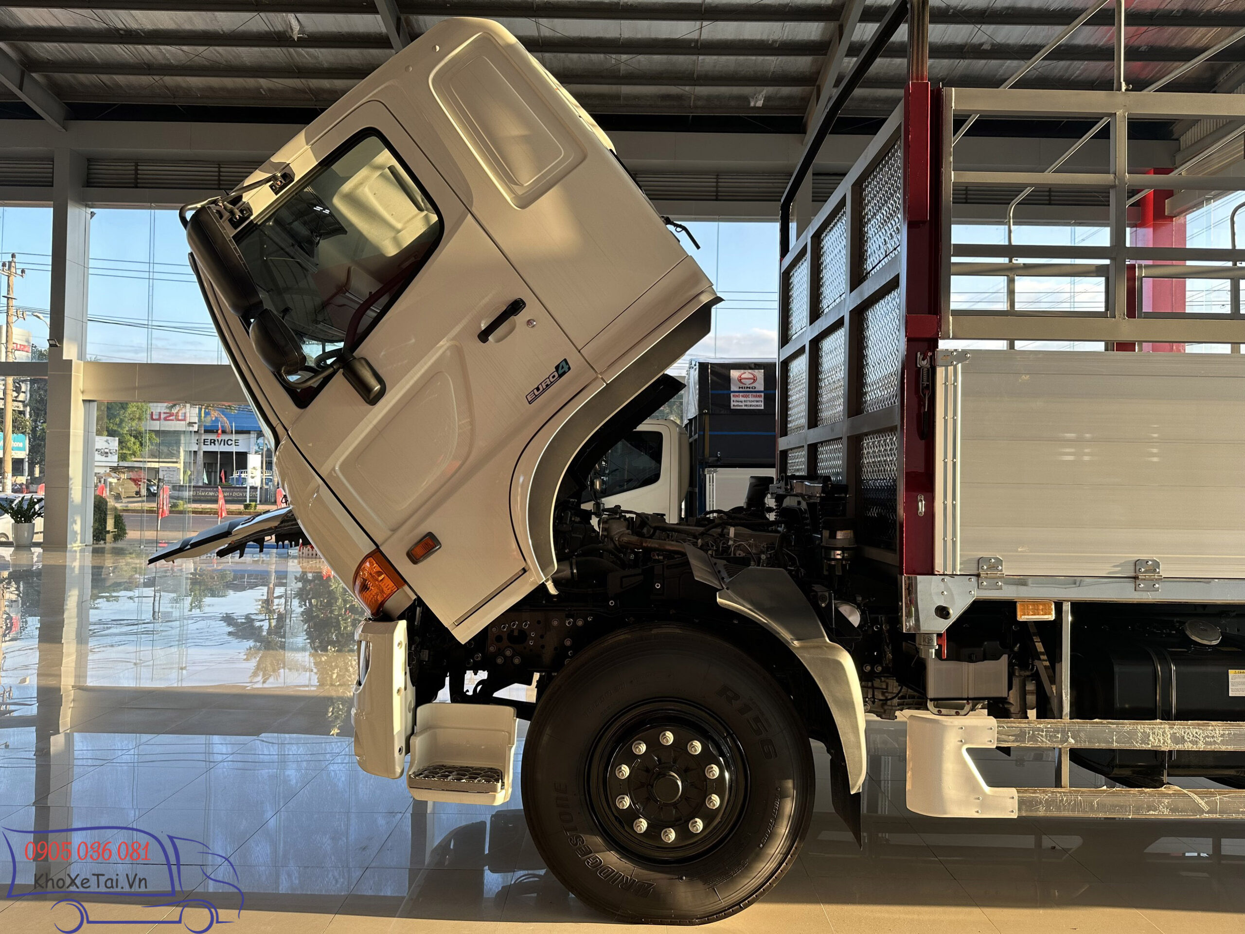 góc lật cabin xe Hino FL