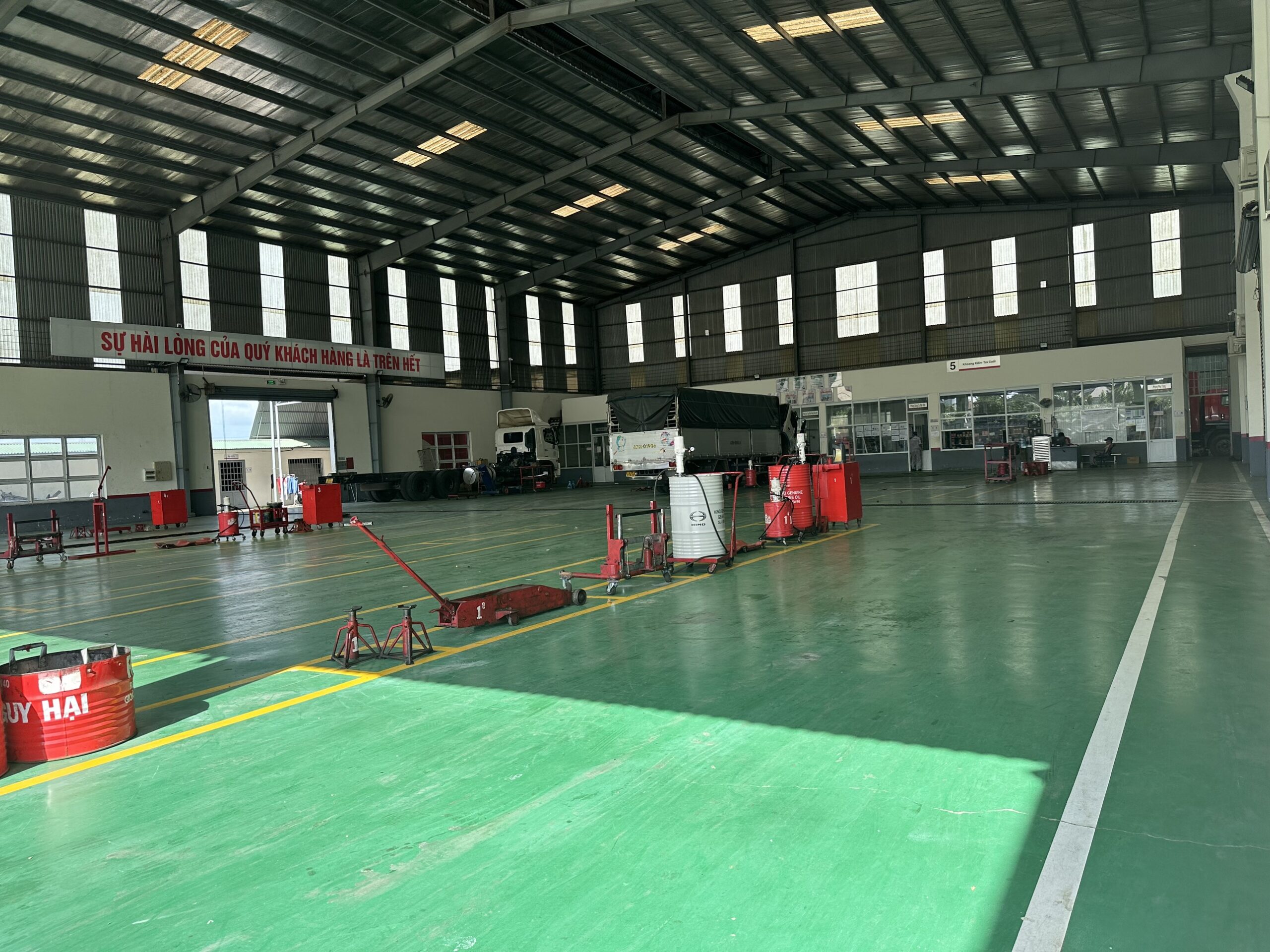xưởng sửa chữa hino